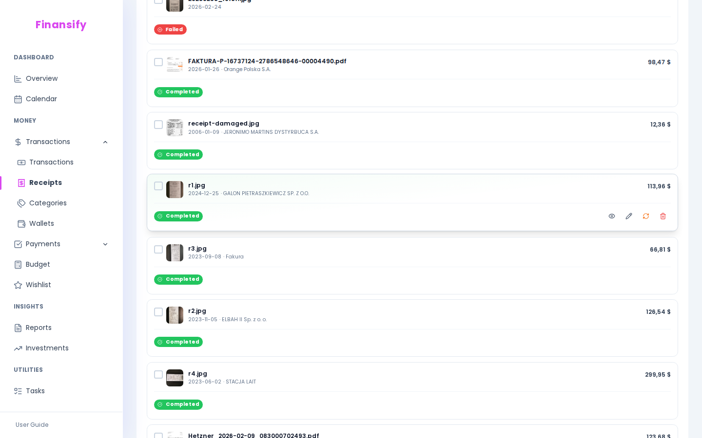 Receipt list with various statuses — green (processed), yellow (needs validation), gray (pending), red (error)